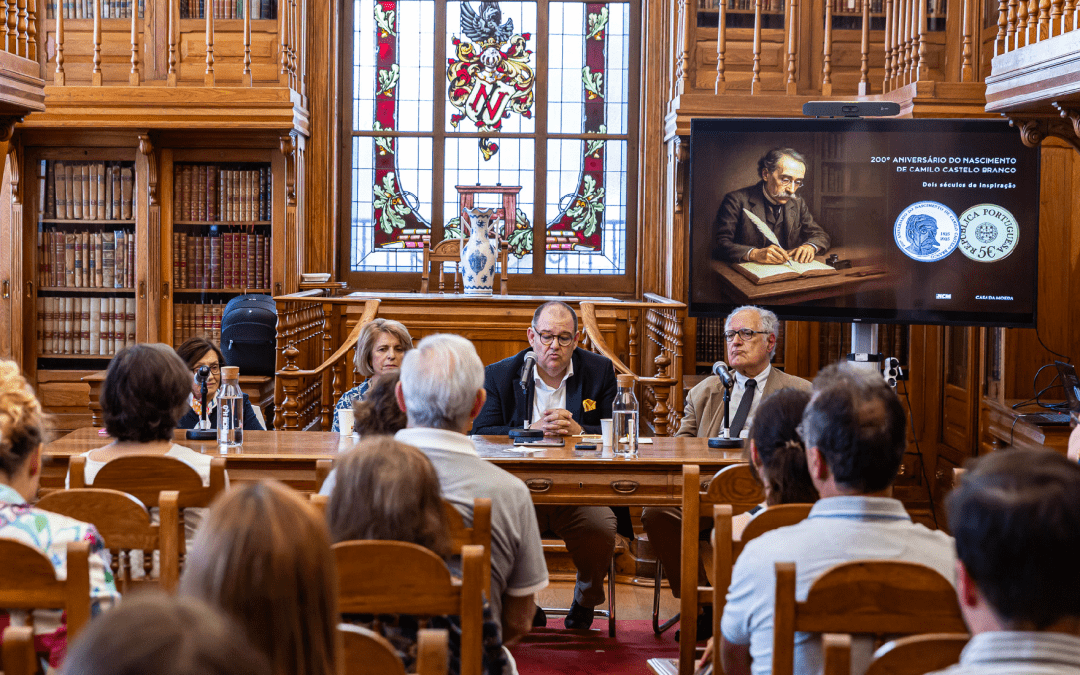 Moeda comemorativa do 200.º Aniversário do Nascimento de Camilo Castelo Branco apresentada ao público na Biblioteca da Imprensa Nacional