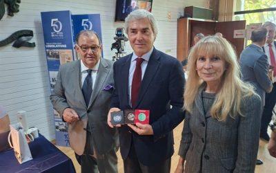 Moeda alusiva aos 50 anos do 25 de Novembro apresentada no Instituto da Defesa Nacional