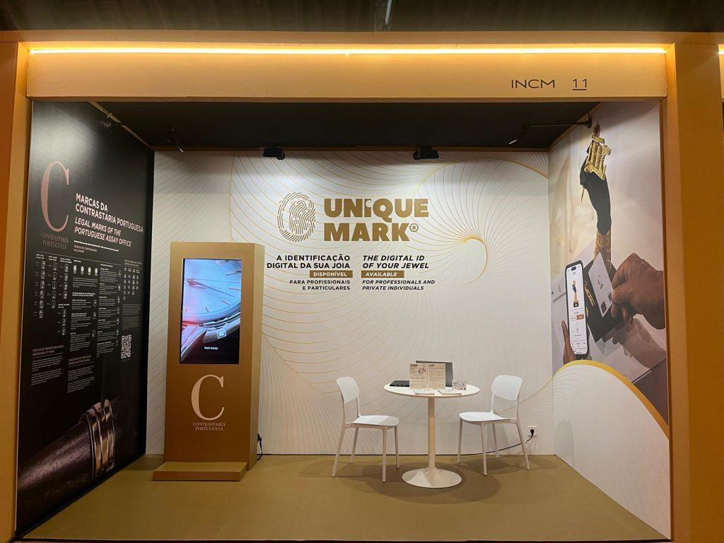 stand 11